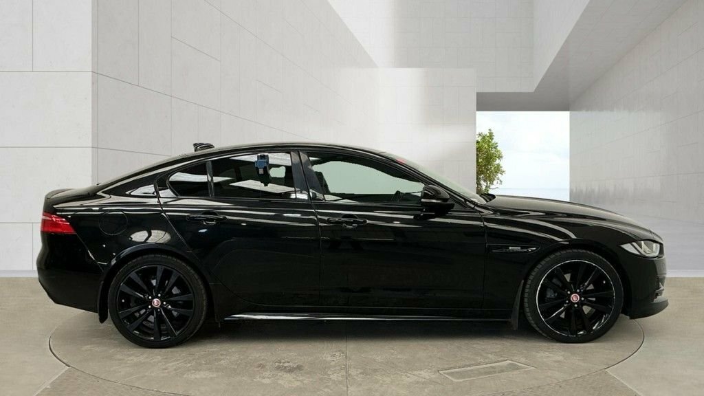 Jaguar XE 2L R-sport Black #6