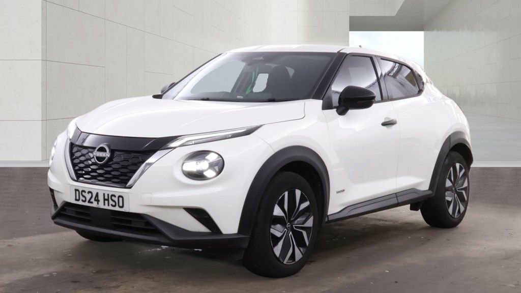 Nissan Juke 1.6L Acenta Premium White #3