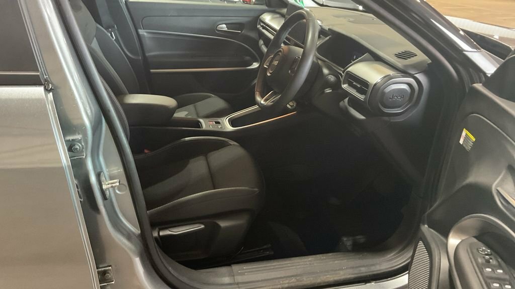 Jeep Avenger Suv Black #2
