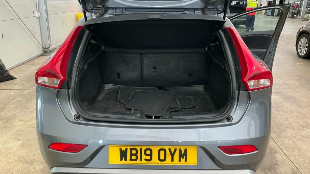 Volvo V40 White White #10
