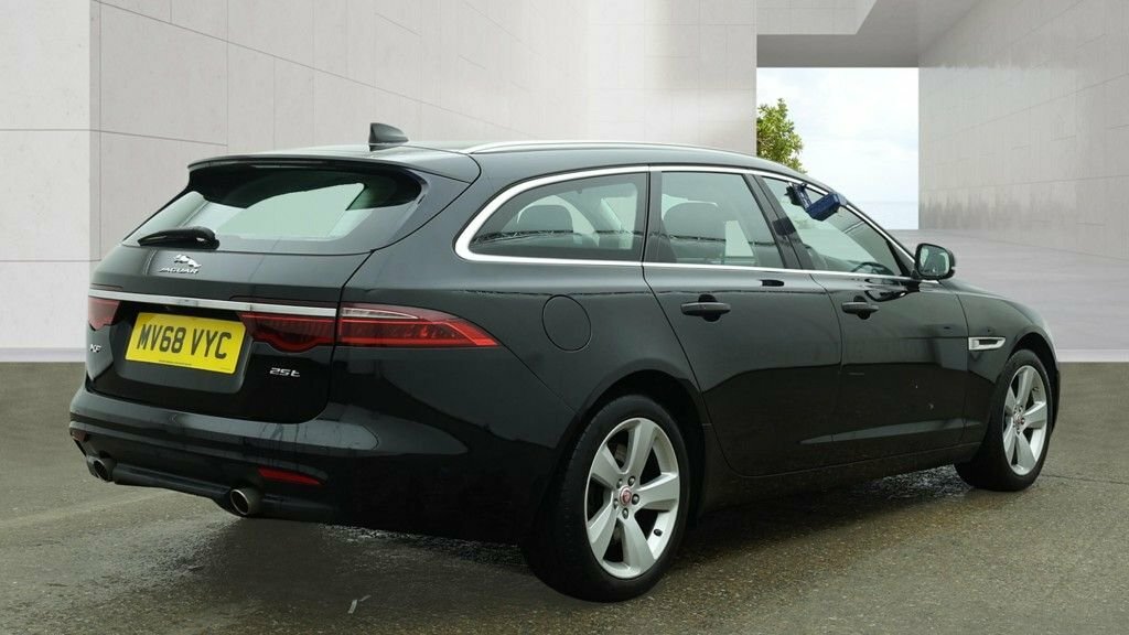 Jaguar XF 2L Portfolio Black #5