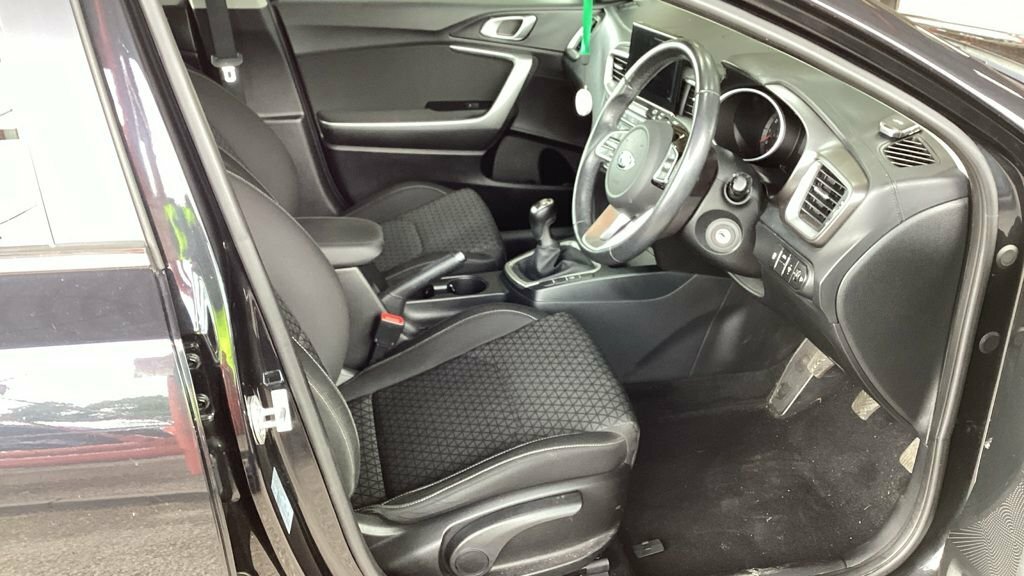 Kia Ceed 1L 2 Black #2
