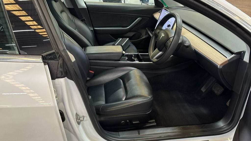 Tesla Model 3 Saloon White #2