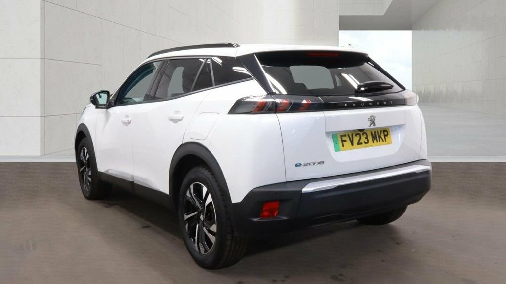 Peugeot e-2008 Suv White #4