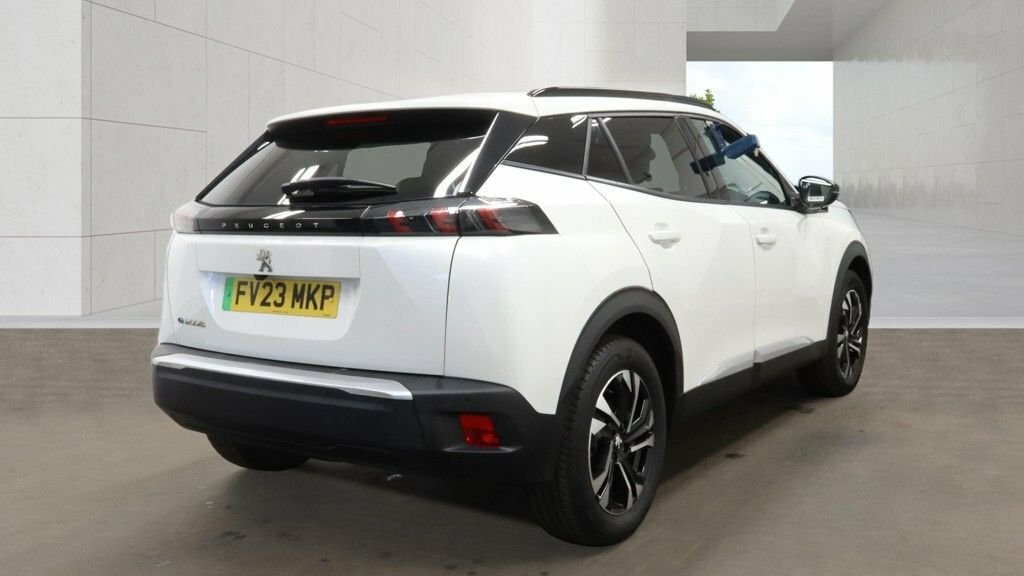 Peugeot e-2008 Suv White #5