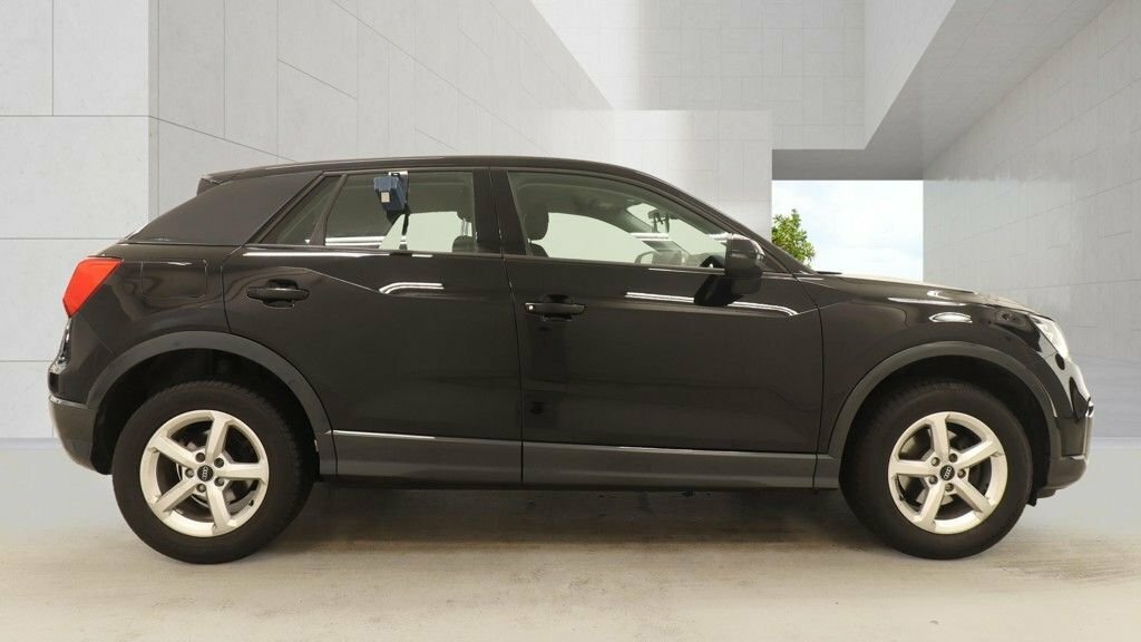 Audi Q2 1L Technik Black #6