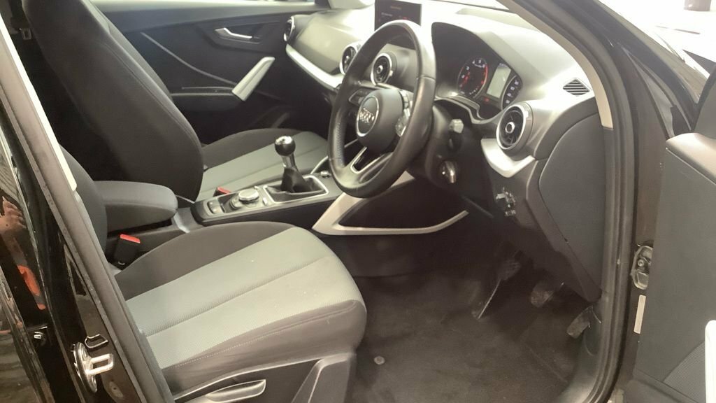 Audi Q2 1L Technik Black #2