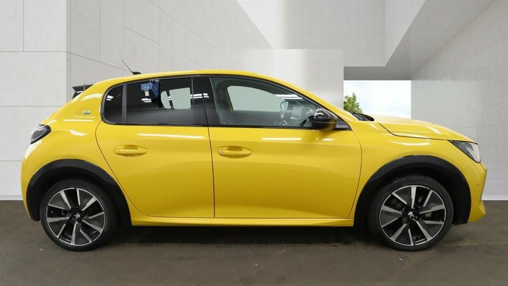 Peugeot e-208 Hatchback Yellow #6