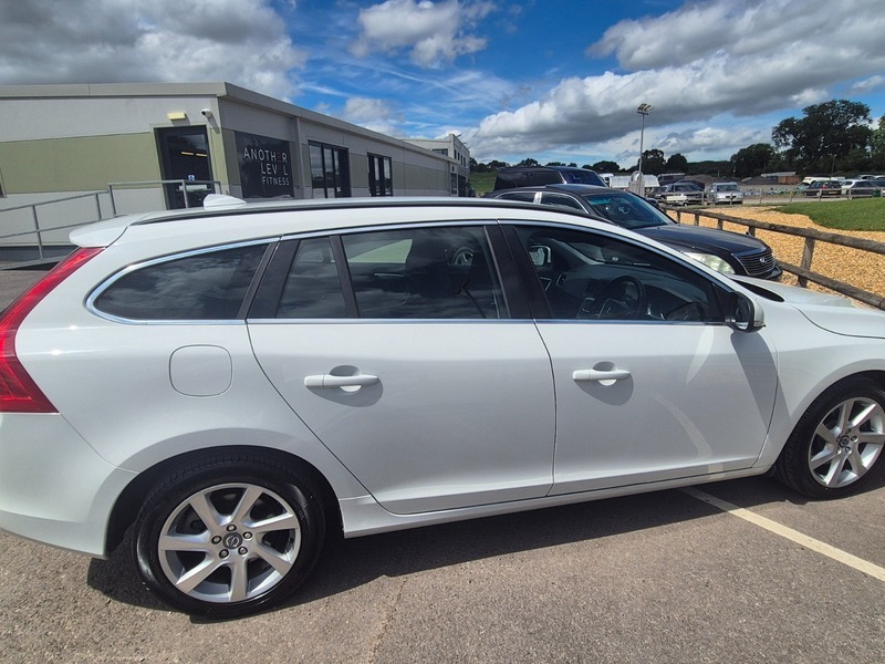 Volvo V60 1.6 D2 R-design Nav Euro 5 Ss Red #40