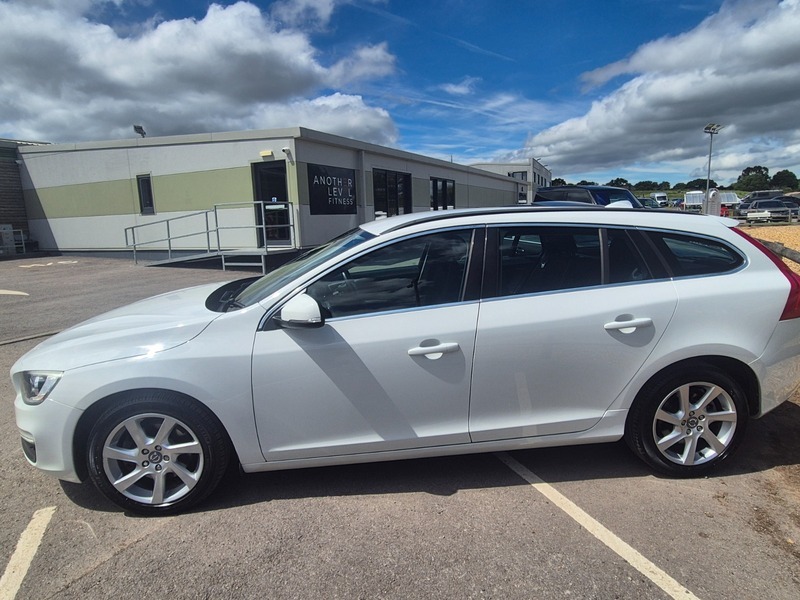 Volvo V60 1.6 D2 R-design Nav Euro 5 Ss Red #10