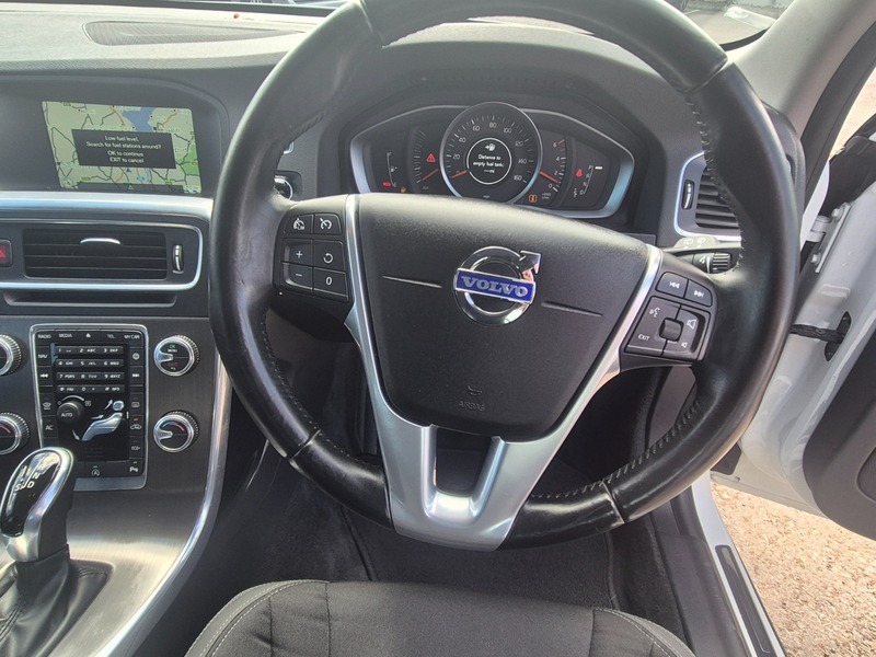 Volvo V60 1.6 D2 R-design Nav Euro 5 Ss Red #24