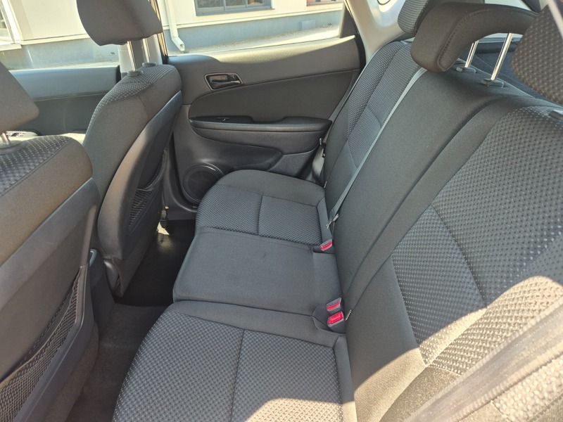 Hyundai I30 2011 1.4 Comfort 108 Bhp Black #14