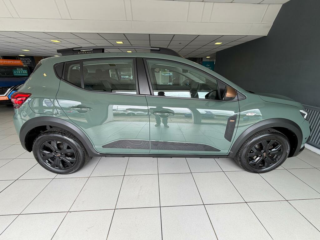 Dacia Sandero Stepway Hatchback SK25WKF Green #2