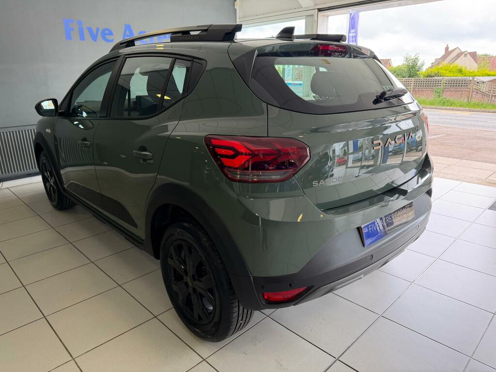 Dacia Sandero Stepway Hatchback SK25WKF Green #6