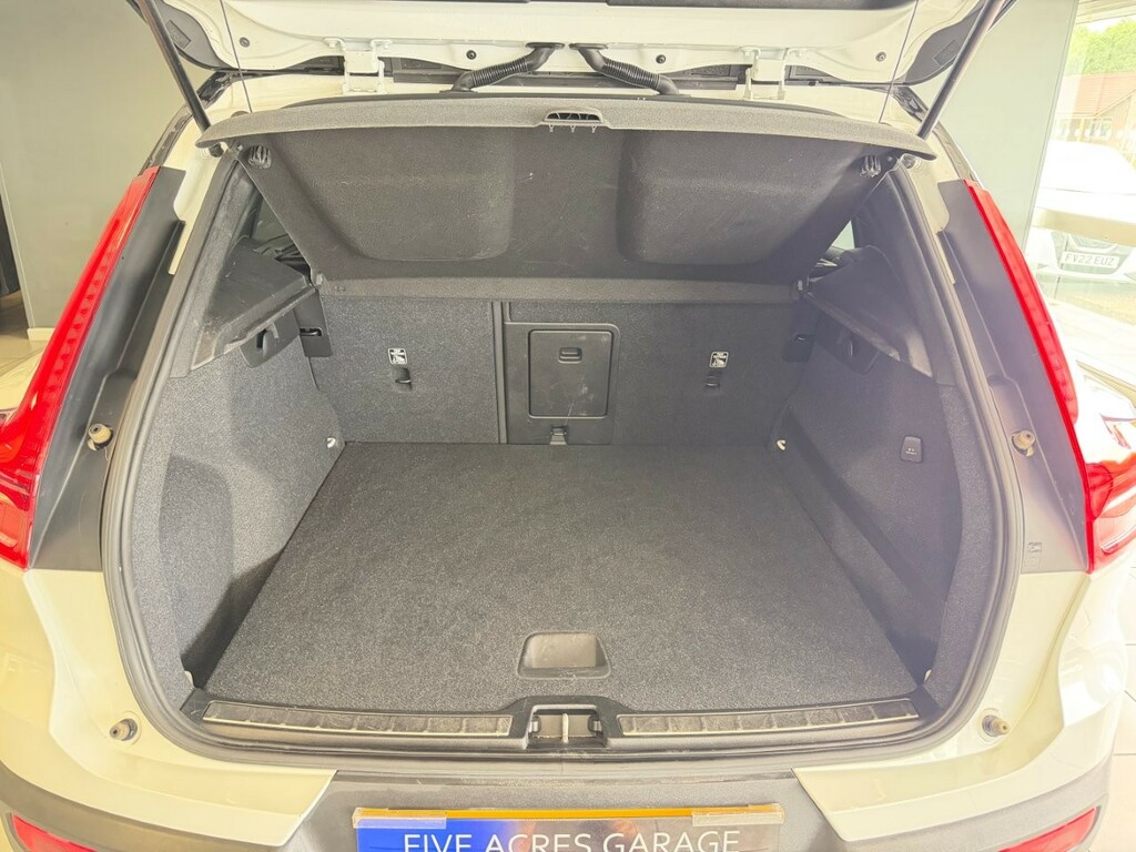 Volvo XC40 Suv CK69DKX White #6