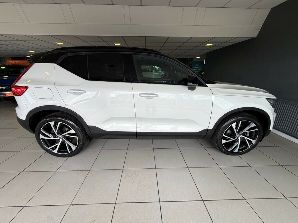Volvo XC40 Suv CK69DKX White #3