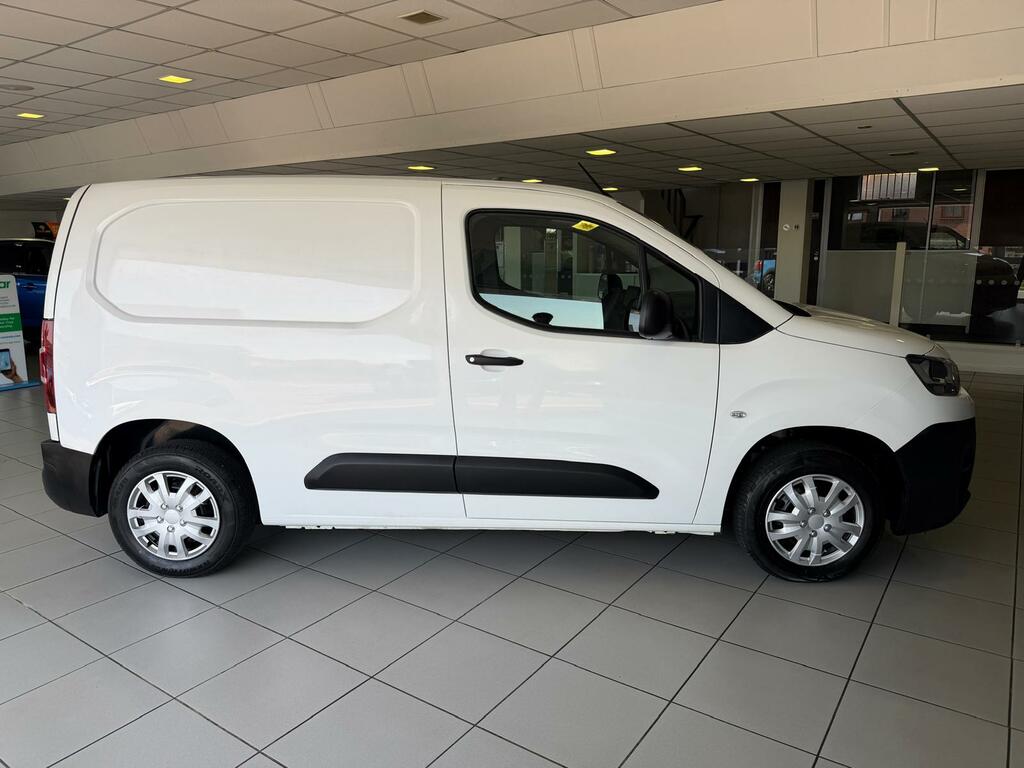 Citroen Berlingo Mpv White #3