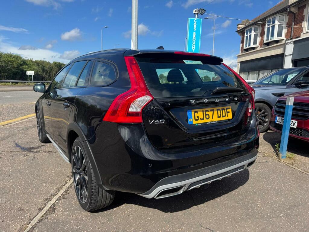 Volvo V60 Cross Country Estate 2.0 D4 Lux Nav Euro 6 Ss 201767 Black #3
