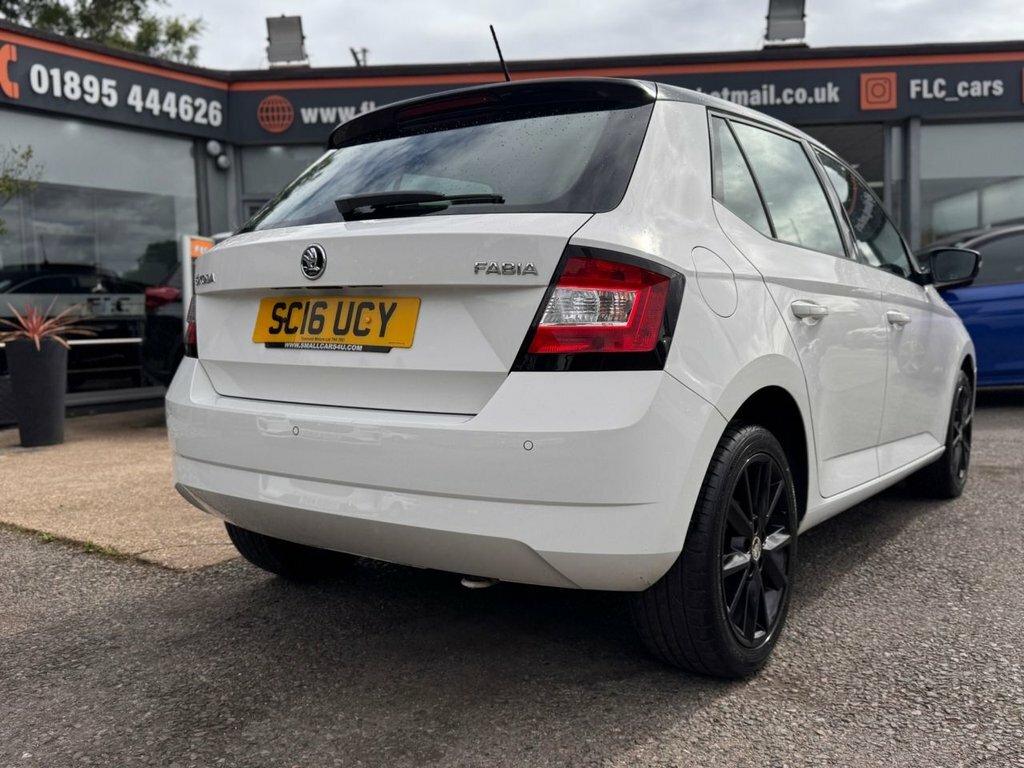 Skoda Fabia 1L Colour Edition White #3