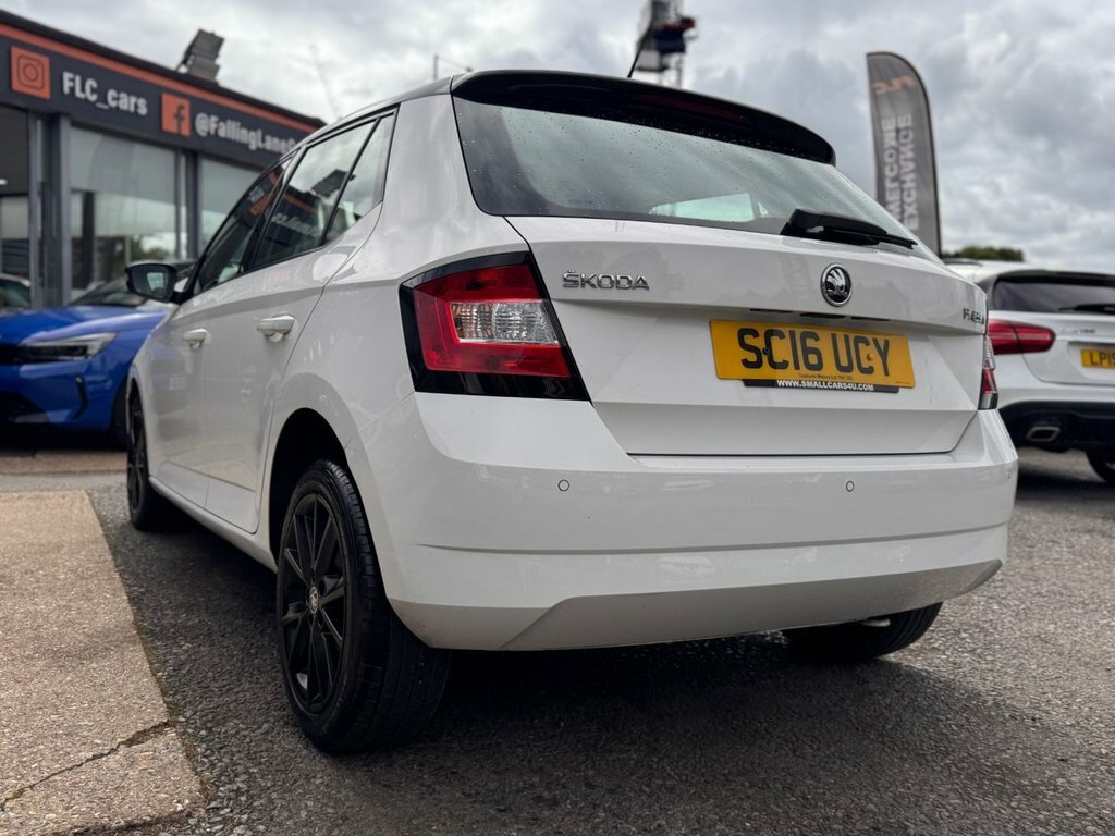 Skoda Fabia 1L Colour Edition White #6