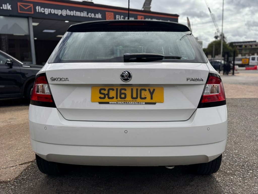 Skoda Fabia 1L Colour Edition White #5