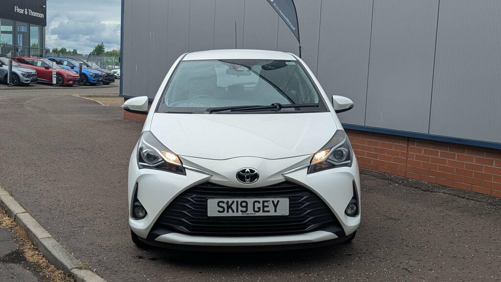 Toyota Yaris 1.5 Vvt-i Icon Tech Euro 6 White #2