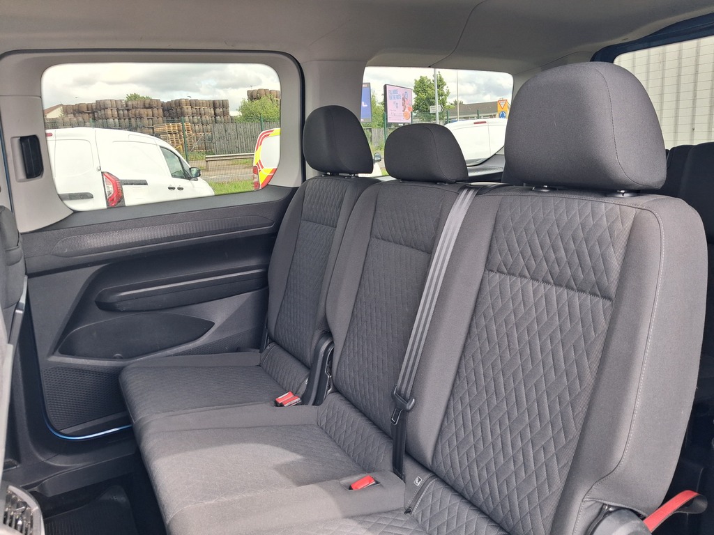 Volkswagen Caddy Maxi 1.5 Tsi 114Ps Commerce Pro Van Dsg Red #10