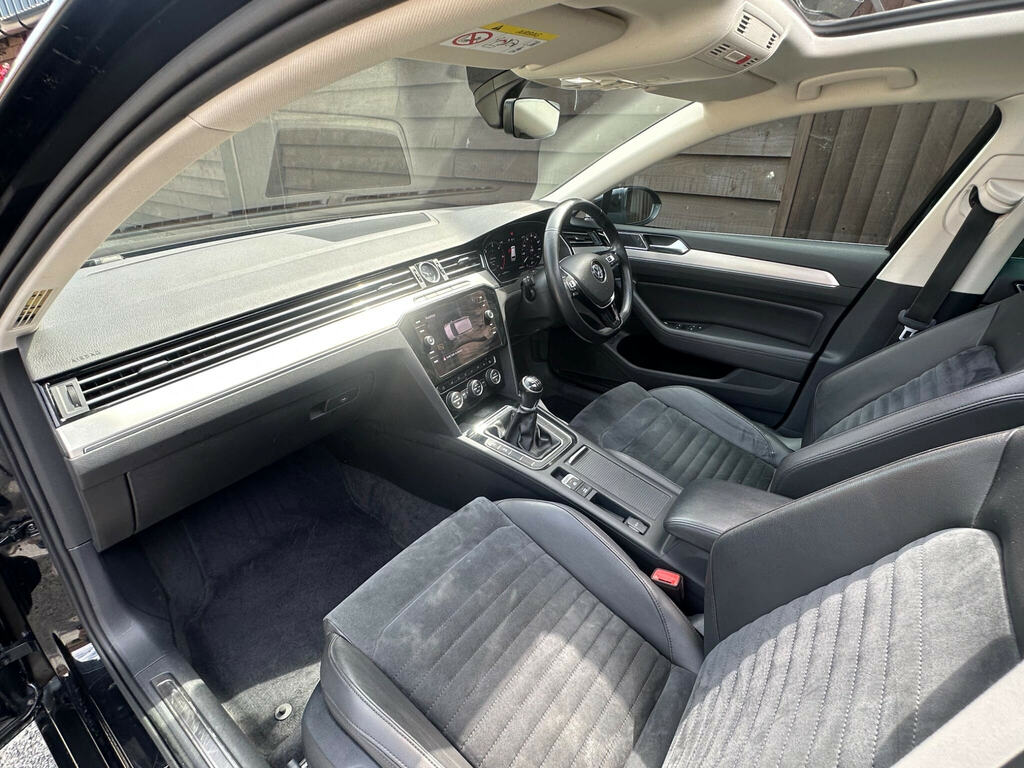 Volkswagen Passat 1.5L Gt Tsi Evo Dsg 148 Bhp White #10