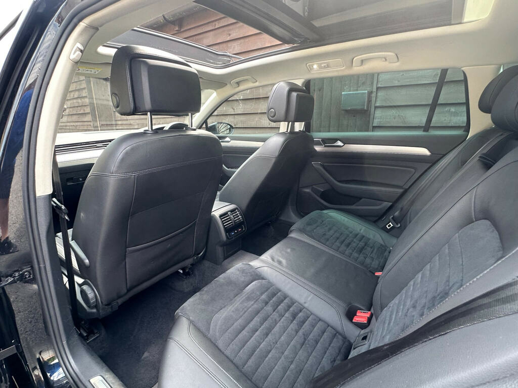 Volkswagen Passat 1.5L Gt Tsi Evo Dsg 148 Bhp White #15