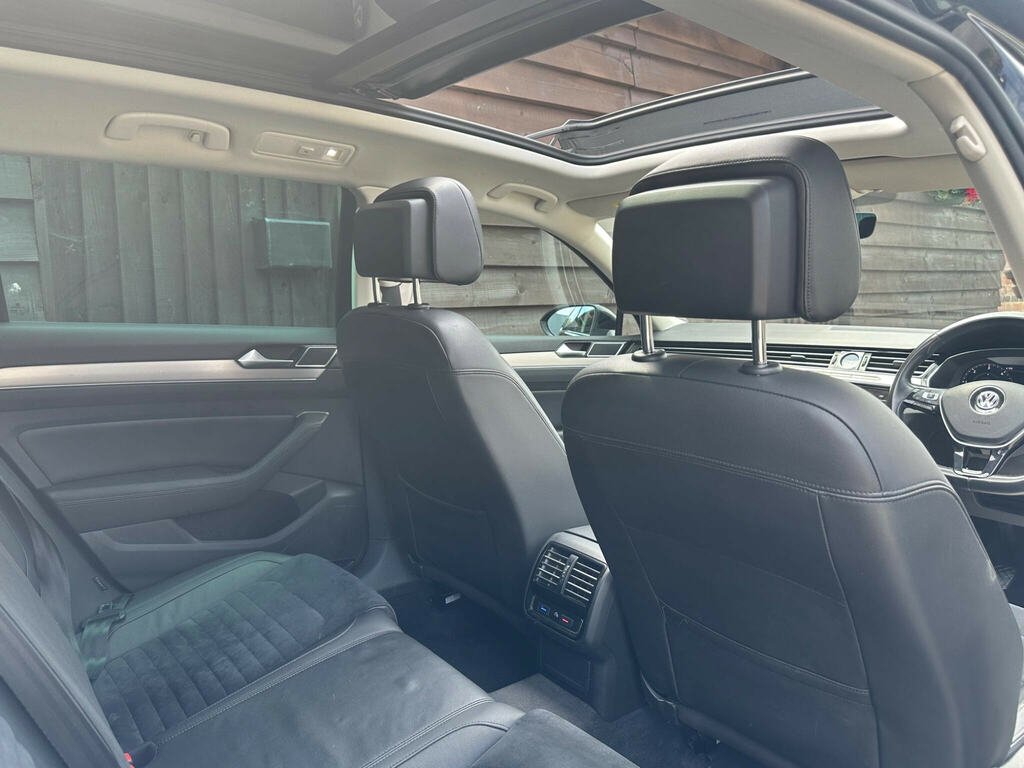 Volkswagen Passat 1.5L Gt Tsi Evo Dsg 148 Bhp White #16