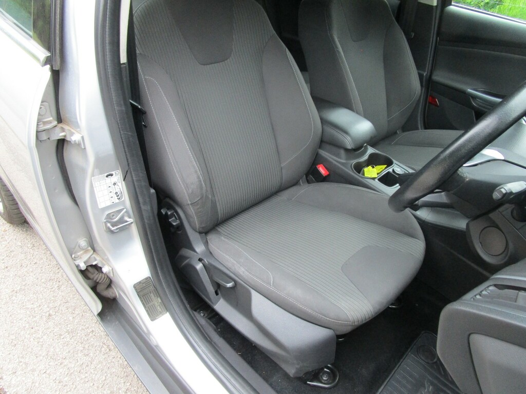 Ford Focus 1.6 Tdci Zetec S Hatchback Euro Grey #17