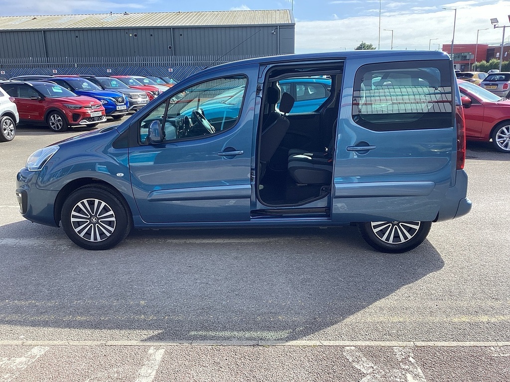Peugeot Partner Van White #21