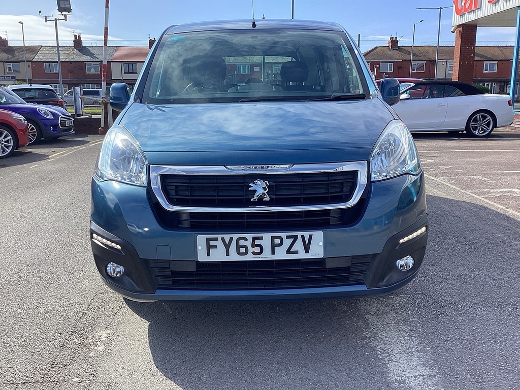 Peugeot Partner Van White #18