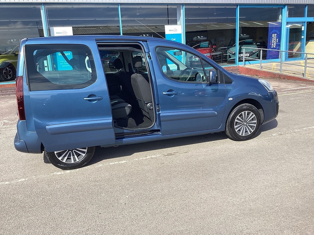Peugeot Partner Van White #14