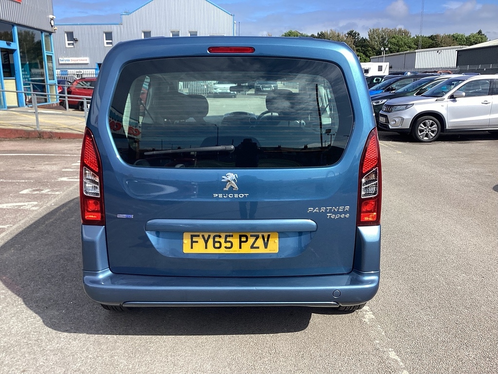 Peugeot Partner Van White #12