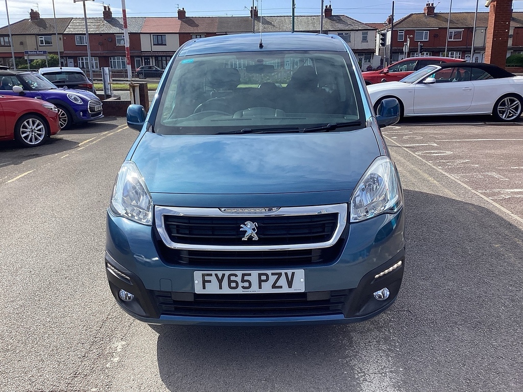 Peugeot Partner Van White #11