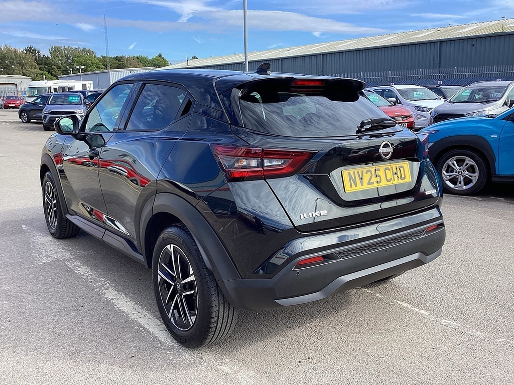 Nissan Juke N-connecta NV25CHD Black #2
