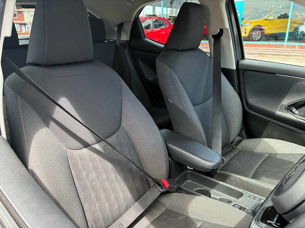 Toyota Yaris Vvt-h Design YB24NMM Grey #6