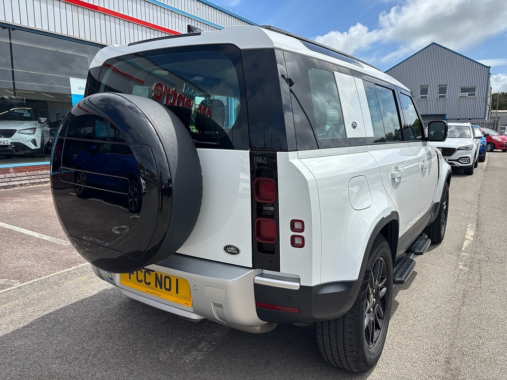 Land Rover Defender 110 Sd4 Se White #4
