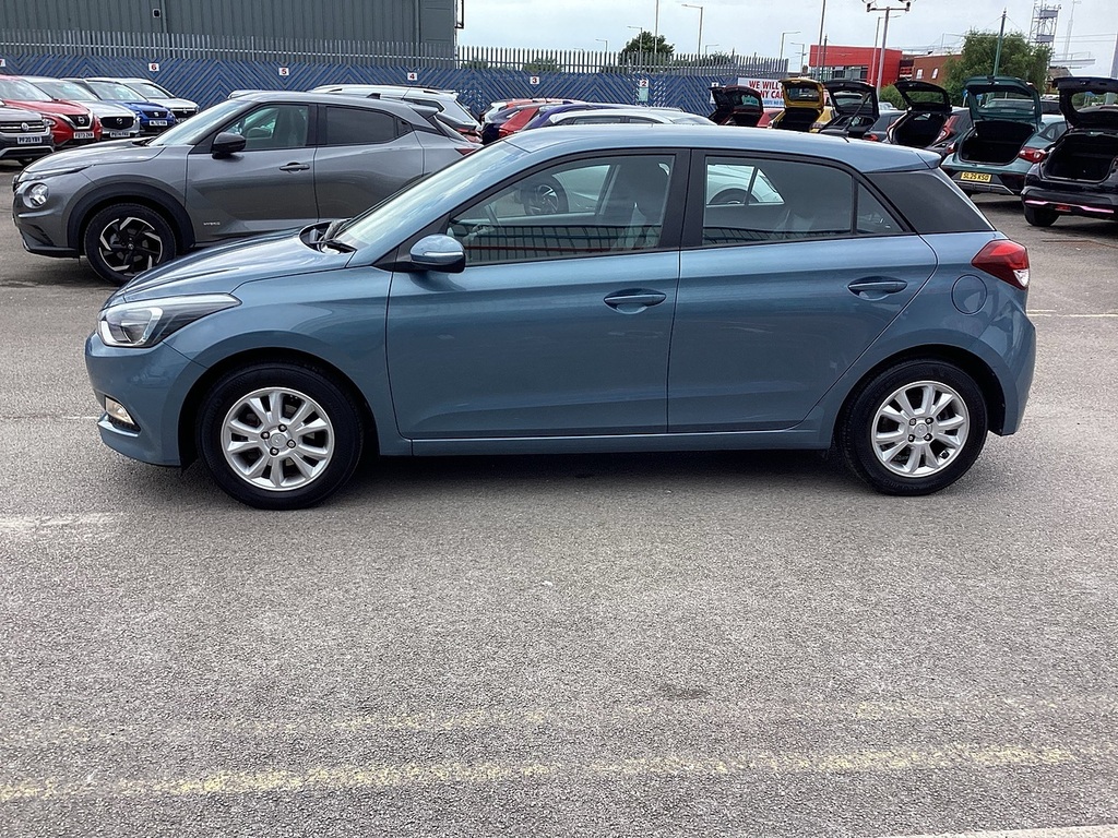 Hyundai I20 1.2 Mpi Se 83 Bhp Red #8