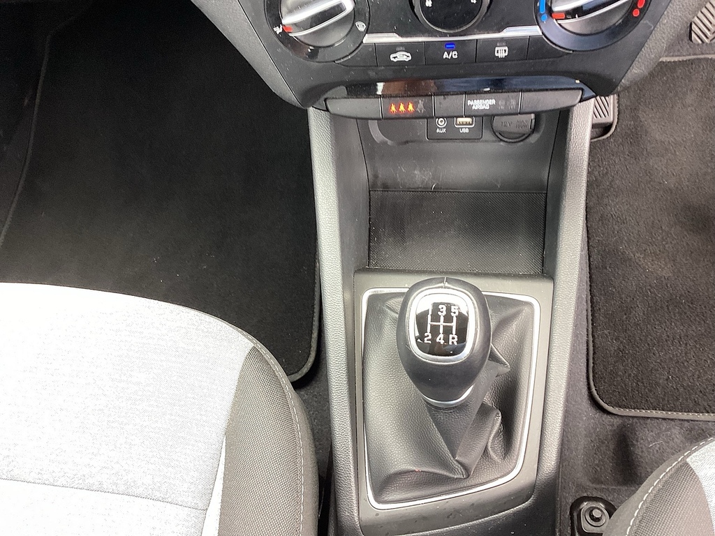 Hyundai I20 1.2 Mpi Se 83 Bhp Red #15