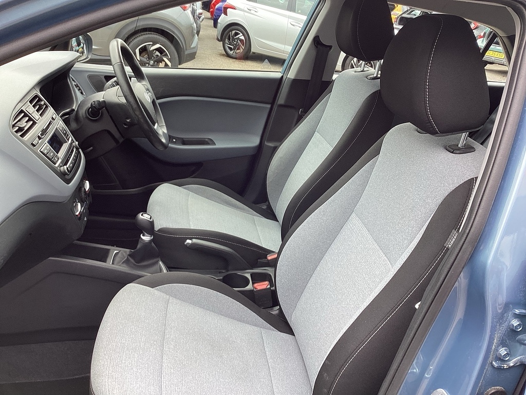 Hyundai I20 1.2 Mpi Se 83 Bhp Red #25