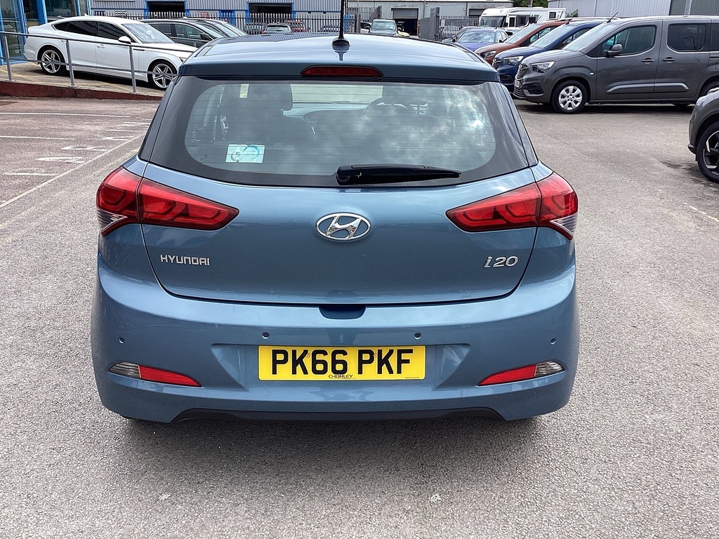 Hyundai I20 1.2 Mpi Se 83 Bhp Red #13