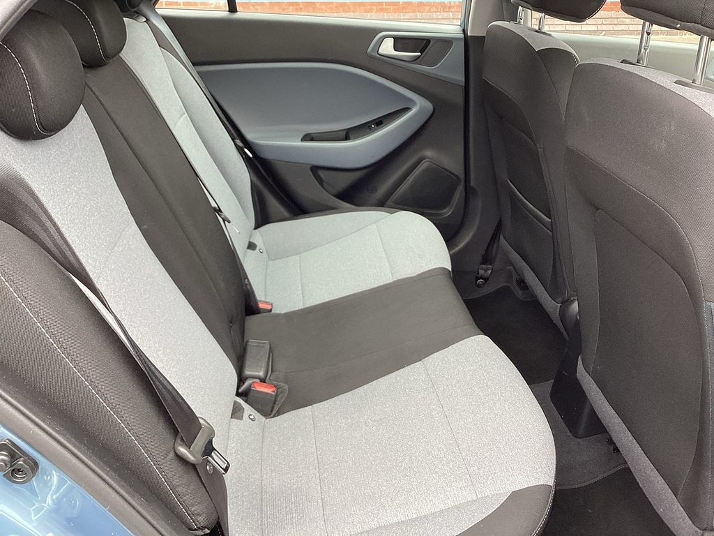Hyundai I20 1.2 Mpi Se 83 Bhp Red #10