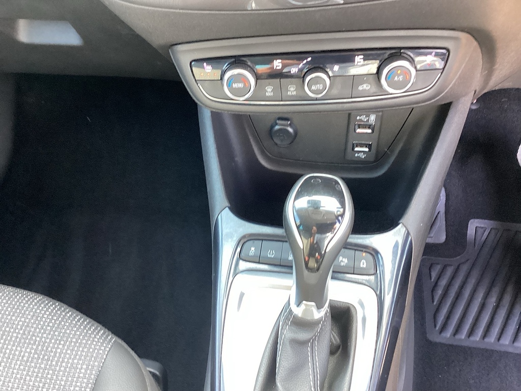 Vauxhall Crossland 1.2 Griffin White #15