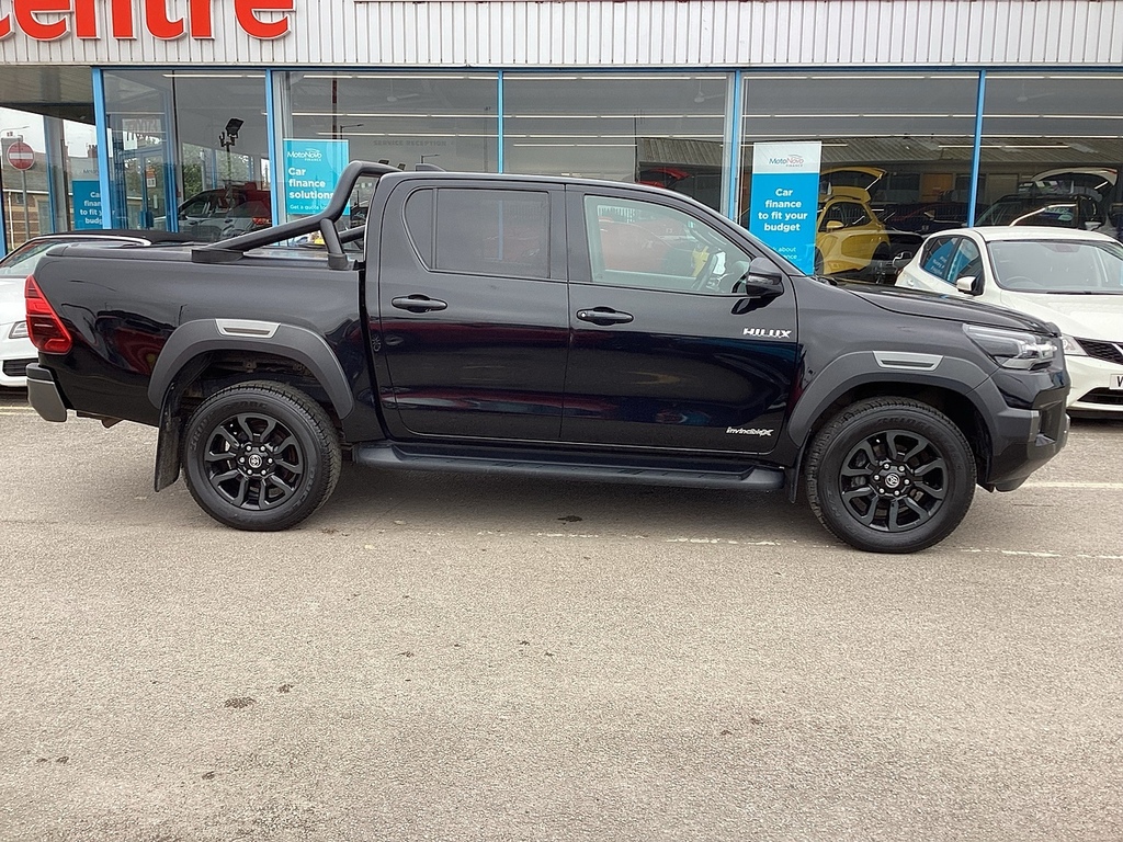 Toyota HILUX Invincible 4Wd D-4d Dcb Red #8