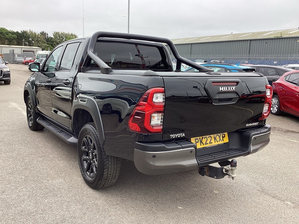 Toyota HILUX D-4d Invincible X Black #2
