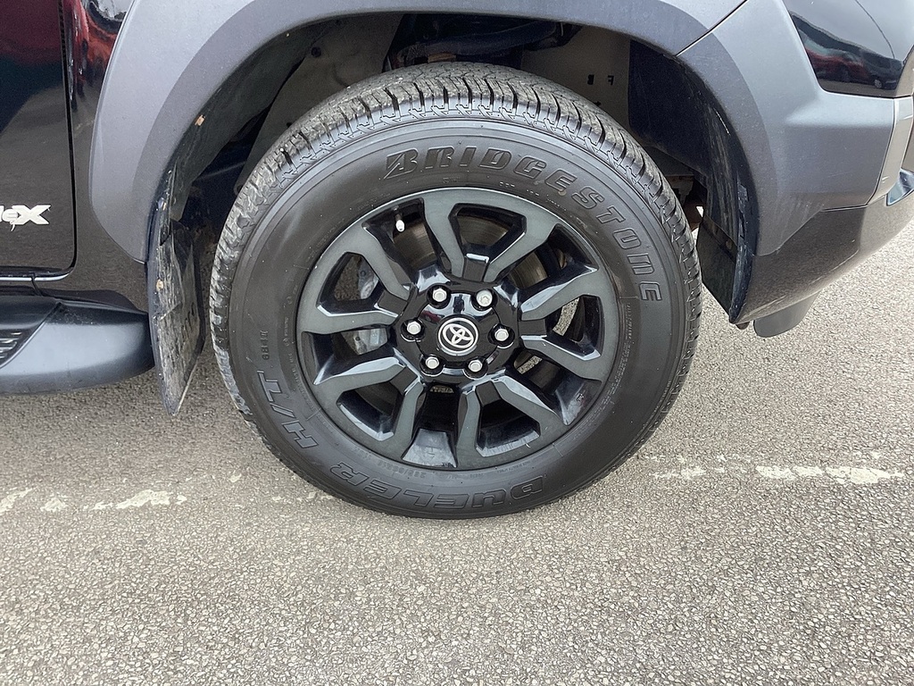 Toyota HILUX Invincible 4Wd D-4d Dcb Red #24