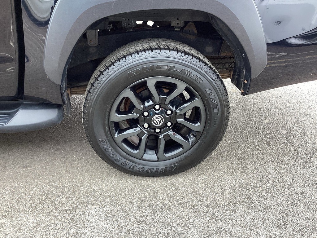 Toyota HILUX Invincible 4Wd D-4d Dcb Red #22