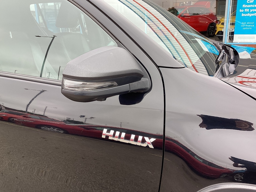 Toyota HILUX Invincible 4Wd D-4d Dcb Red #23